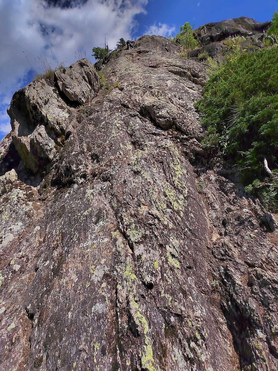 Le dernier néandertalien, voie d`escalade à la Draye d`Ailefroide, L1