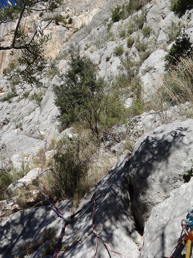 Gorges du Destel, voie `Donjons et dragons`, longueur L3, Provence