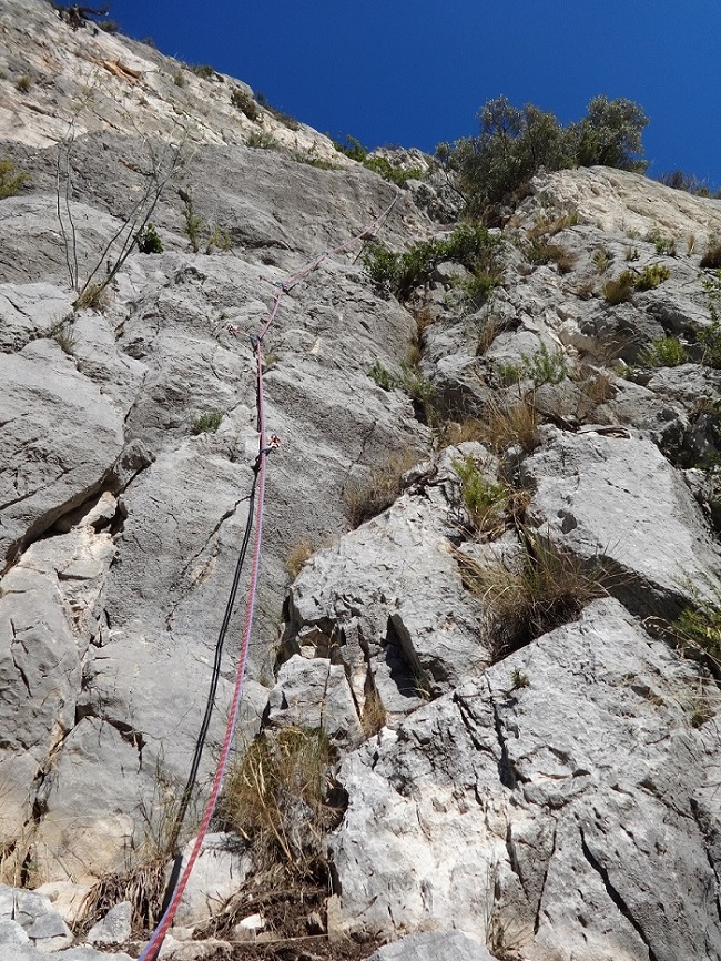 Gorges du Destel, voie `Donjons et dragons`, longueur L4, Provence