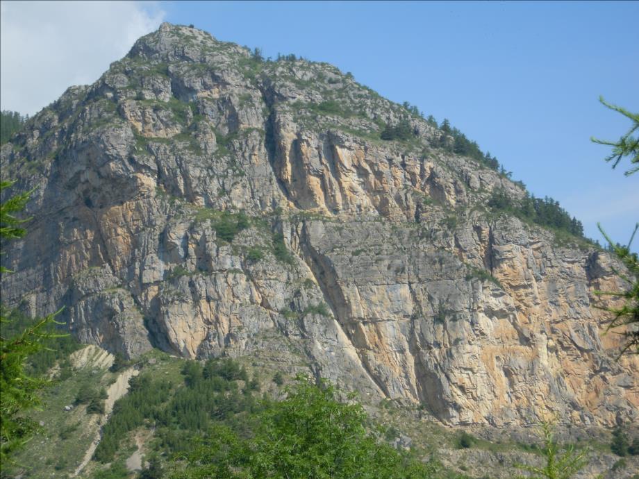 Le Ponteil, Clos Tramouillon à gauche et Grand dièdre au centre, Val Durance (au sud de Briançon)