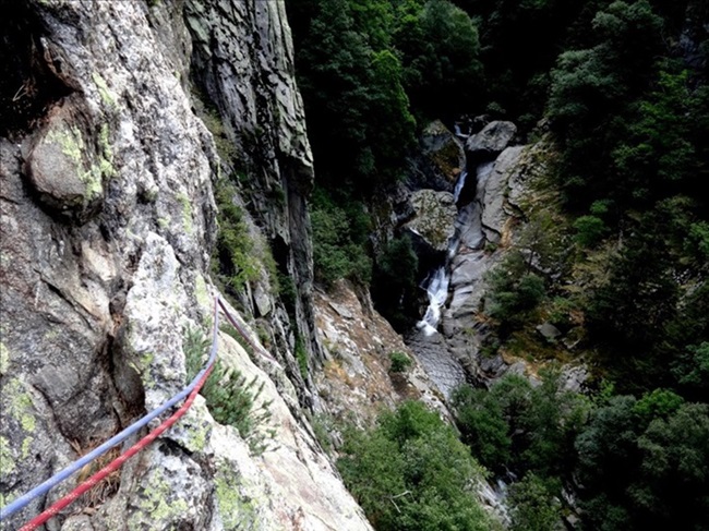 Mariailles, voie des secouristes, longueur L1, massif du Canigou