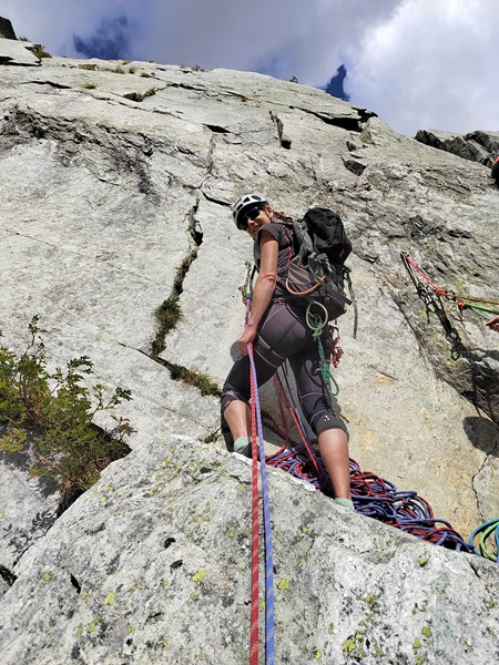 Petite falaise de Séloge, voie Triolo, longueur L2