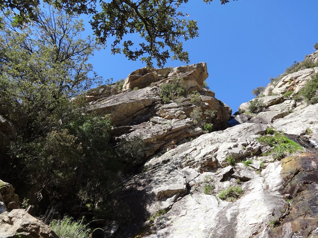 Rocher de la cascade, voie `Athlète de Braque`, longueur L1, Caroux