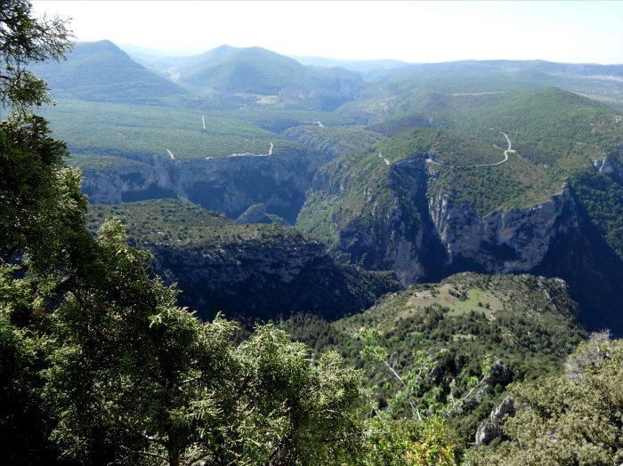 Verdon, Malines, voie `Lou des garrigues`, vue sur le canyon